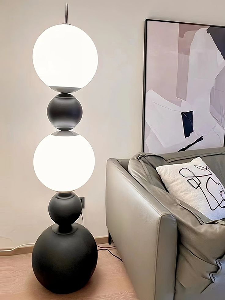 Luna Stack Modern 5- Globe Floor Lamp in Matte Black & Frosted White