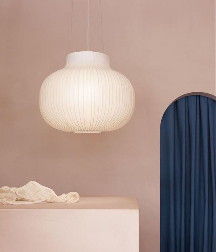 Muuto-Inspired Ribbed Globe Pendant Light ā Soft Minimalist Statement for Modern Interiors