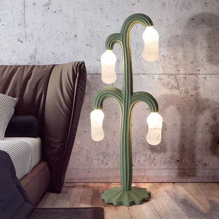 Cactus Floor Lamp – Green Resin Artistic Statement Light,Indoor Decorative Lighting