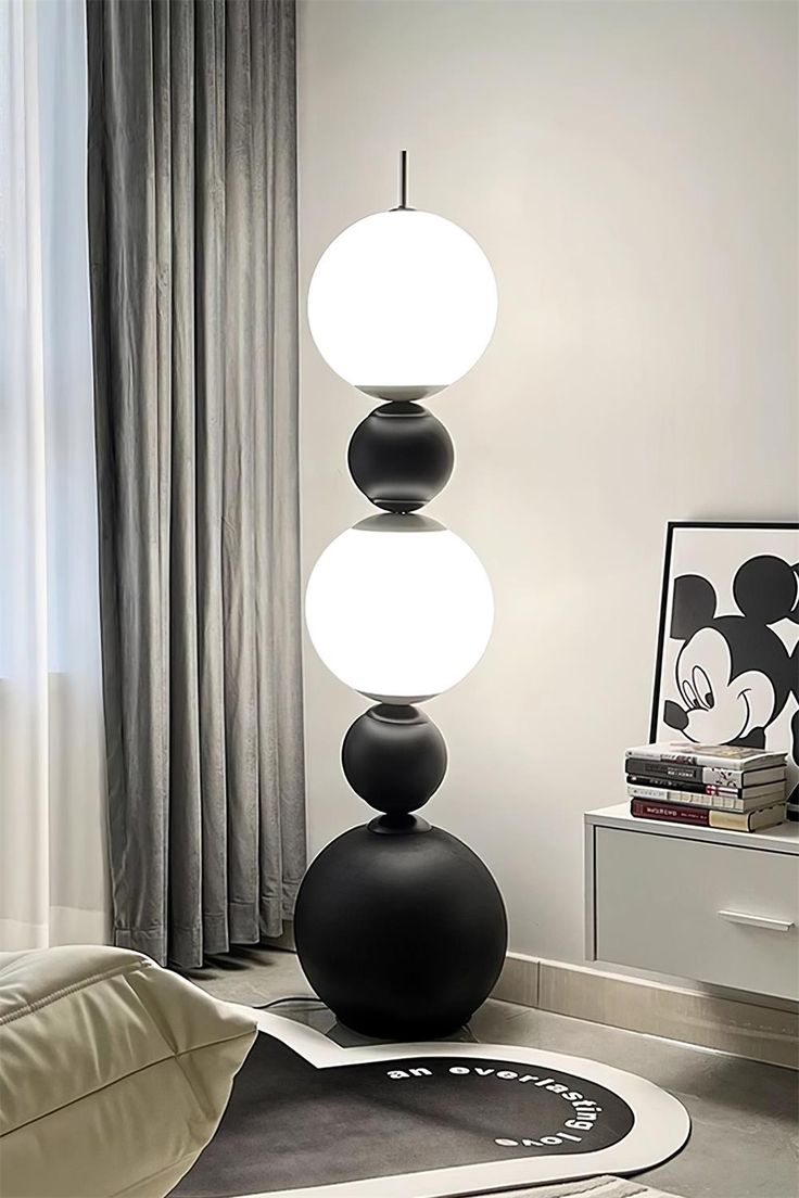 Luna Stack Modern 5- Globe Floor Lamp in Matte Black & Frosted White