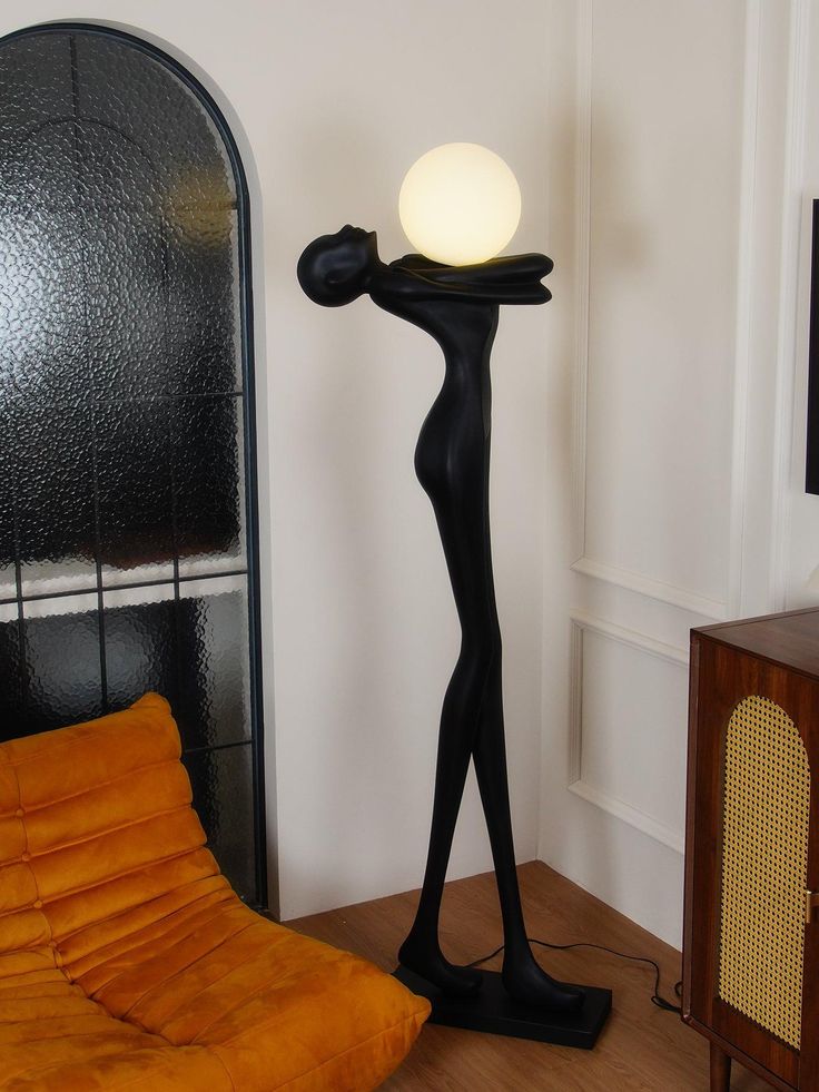 Modern Humanoid Sculpture Floor Lamp – Black Resin LED Art Light for Hotel Lobby & Home Decor (1.8M)