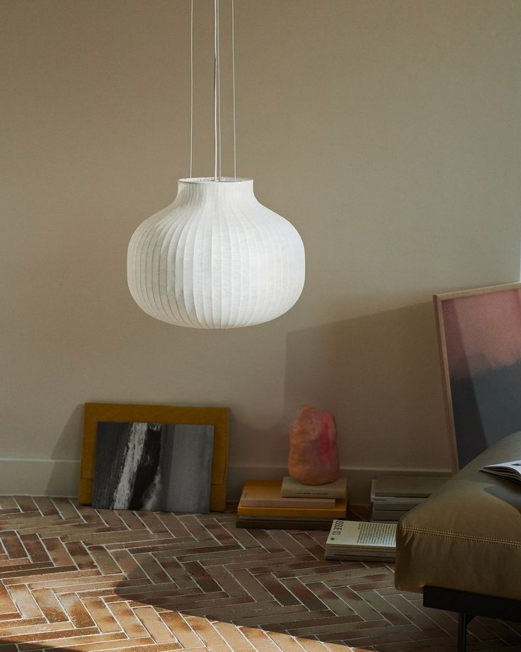 Muuto-Inspired Ribbed Globe Pendant Light ā Soft Minimalist Statement for Modern Interiors
