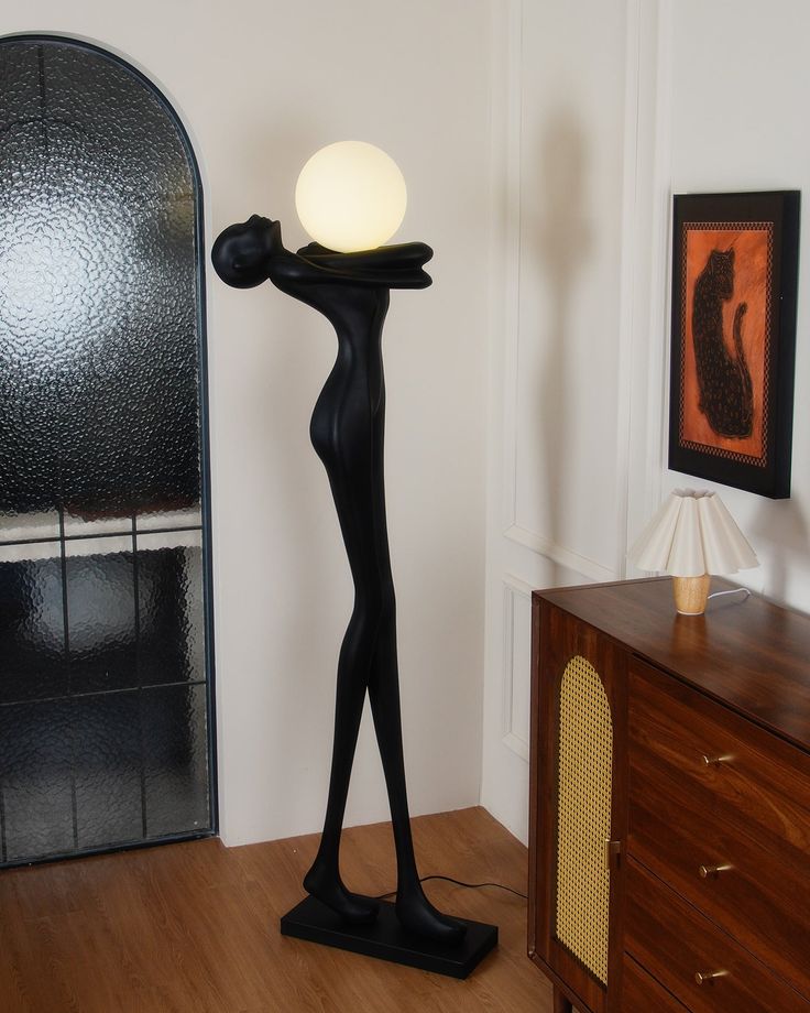 Modern Humanoid Sculpture Floor Lamp – Black Resin LED Art Light for Hotel Lobby & Home Decor (1.8M)