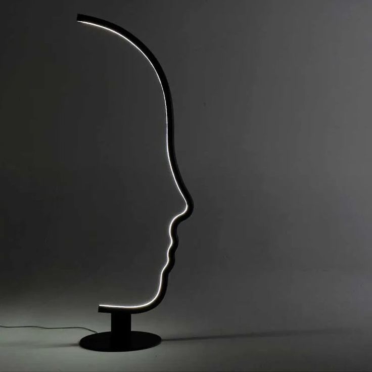Art Face LED Floor Lamp – Sculptural Lighting for Modern Spaces