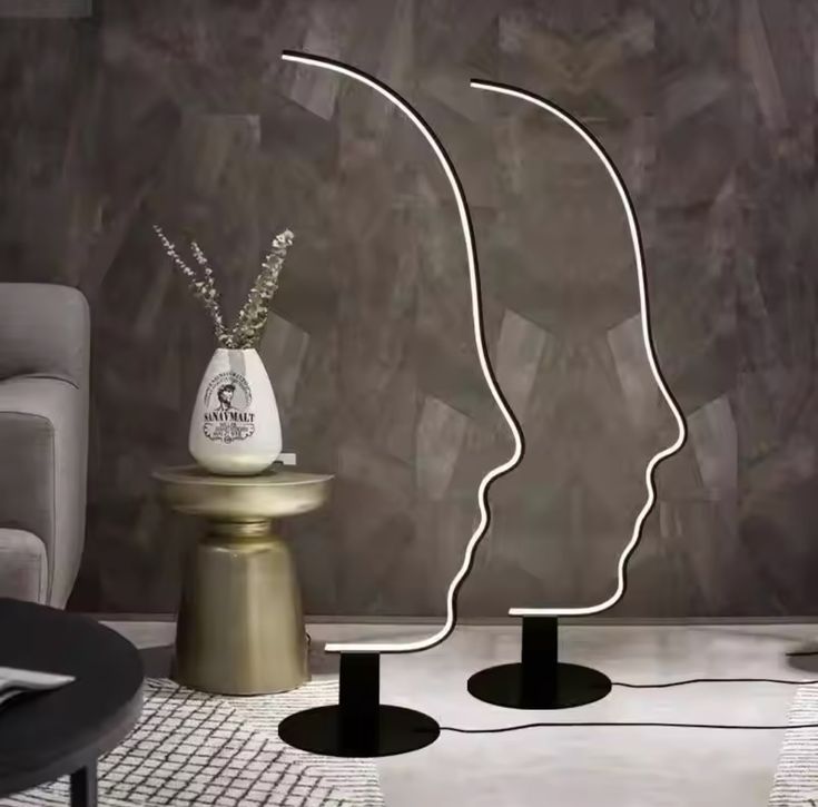 Art Face LED Floor Lamp – Sculptural Lighting for Modern Spaces